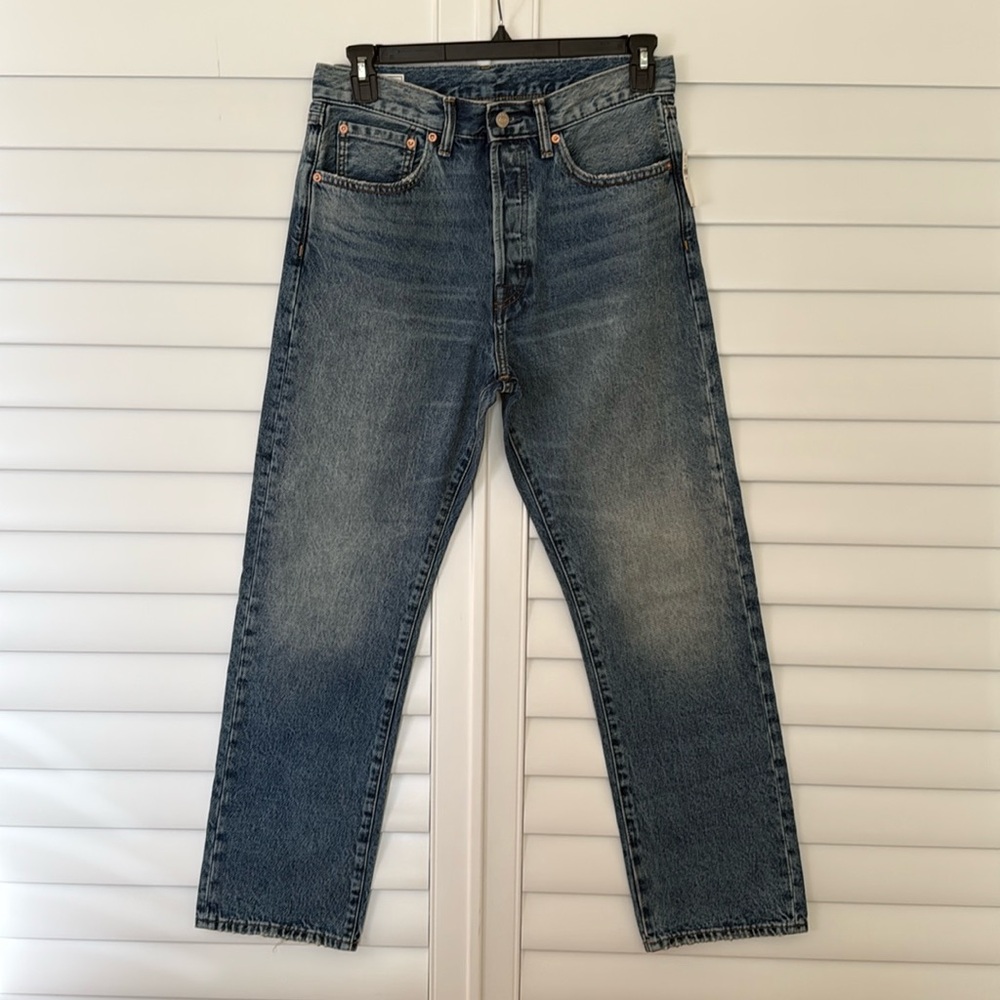 NWT GAP Blue Straight Jeans with Classic Style Size 31/32